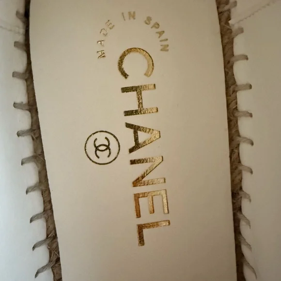 CHANEL Black and White Espadrilles with CC Logo - Picture 4 of 11